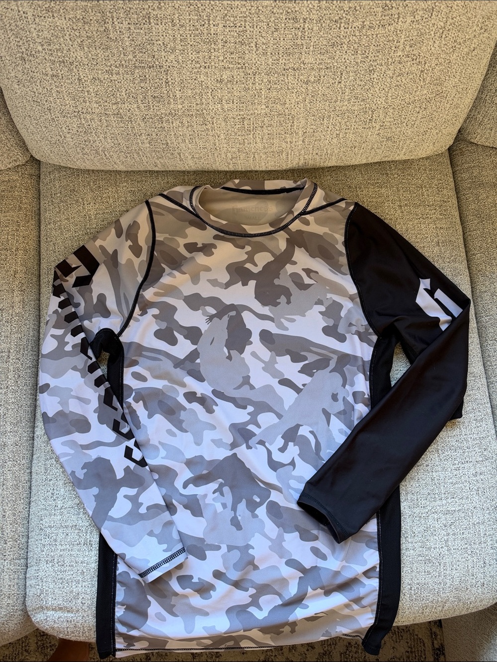 Men's Gray Camo Long-Sleeve Rash Guard